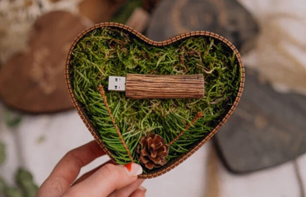 فلش موزیک: ایده ای عالی برای هدیه ای عاشقانه! به عشقت آهنگای مورد علاقتو هدیه بده!